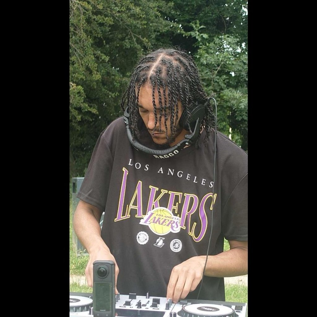 DJ Wavey
