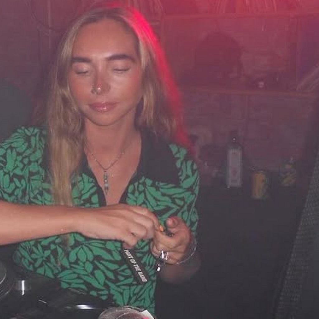 Aly p (Off:peaK)