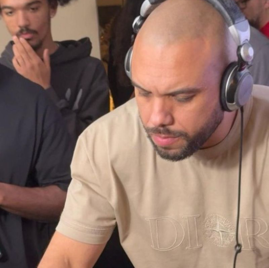 DJ APOSTLE