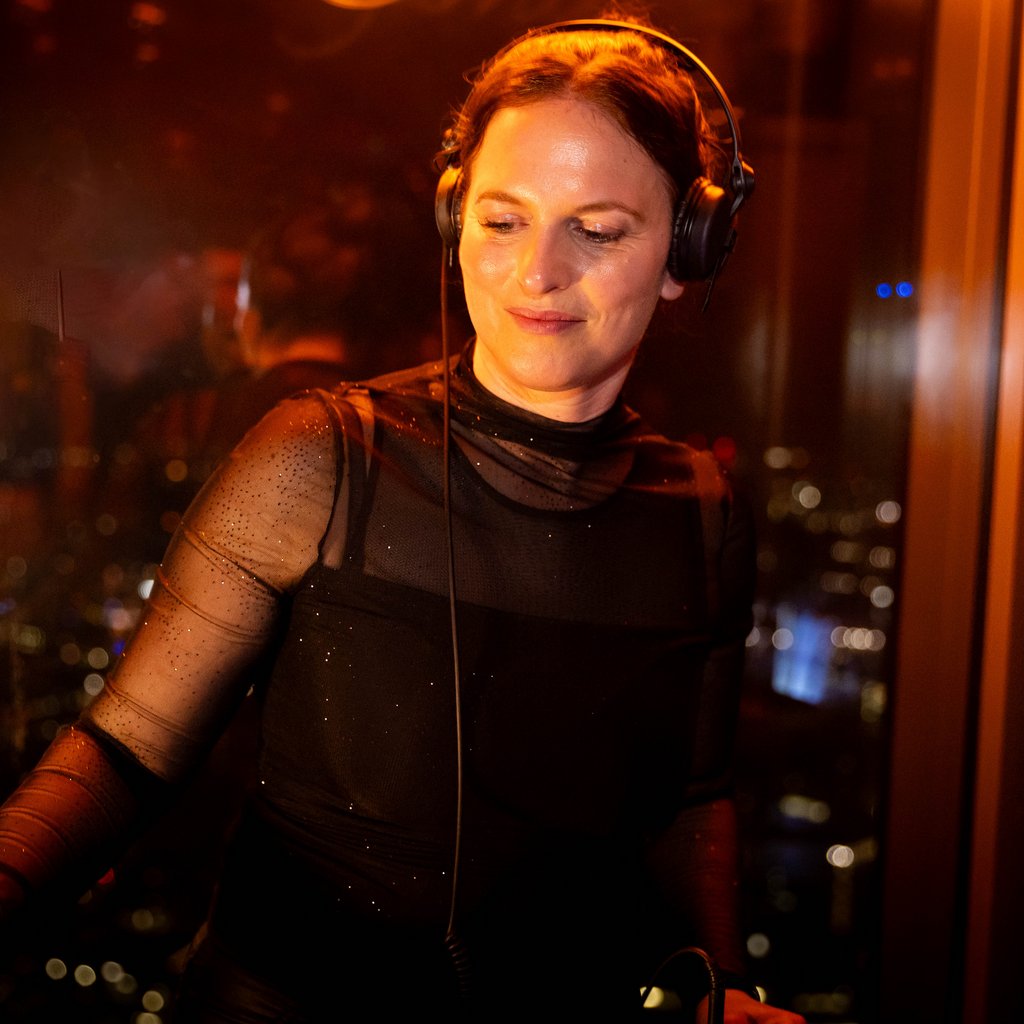 Dj Emma,